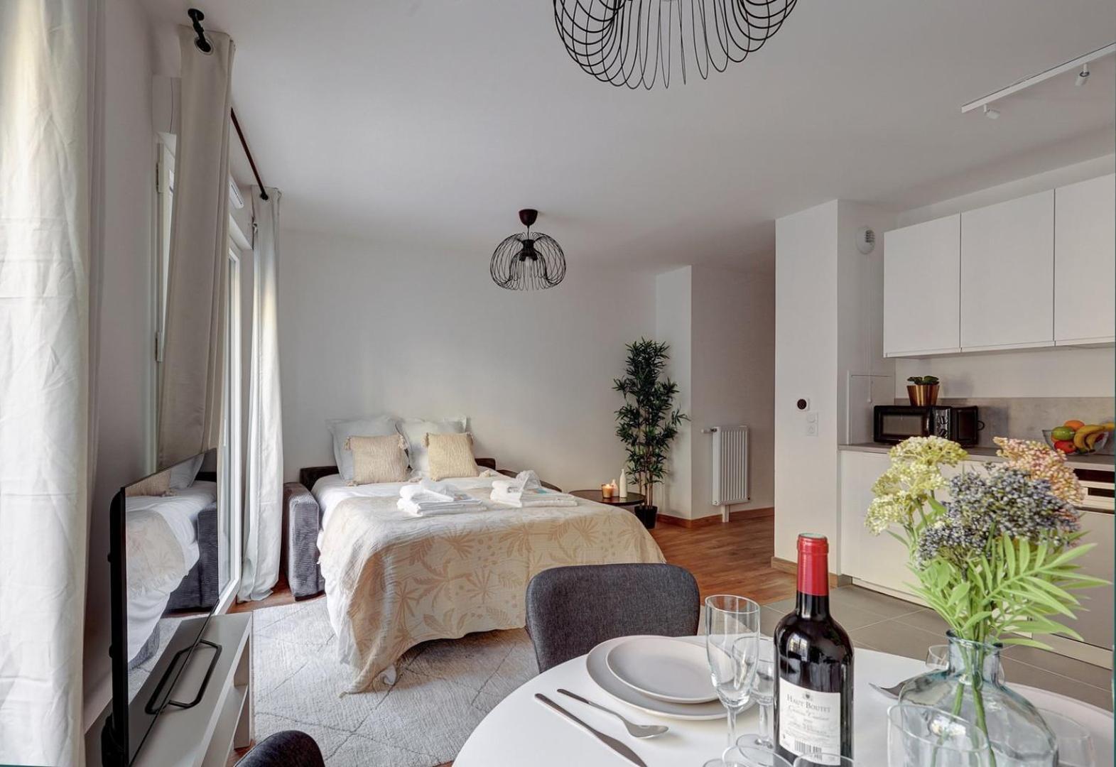 340 Suite Emile - Superb Apartment Клиши Экстерьер фото